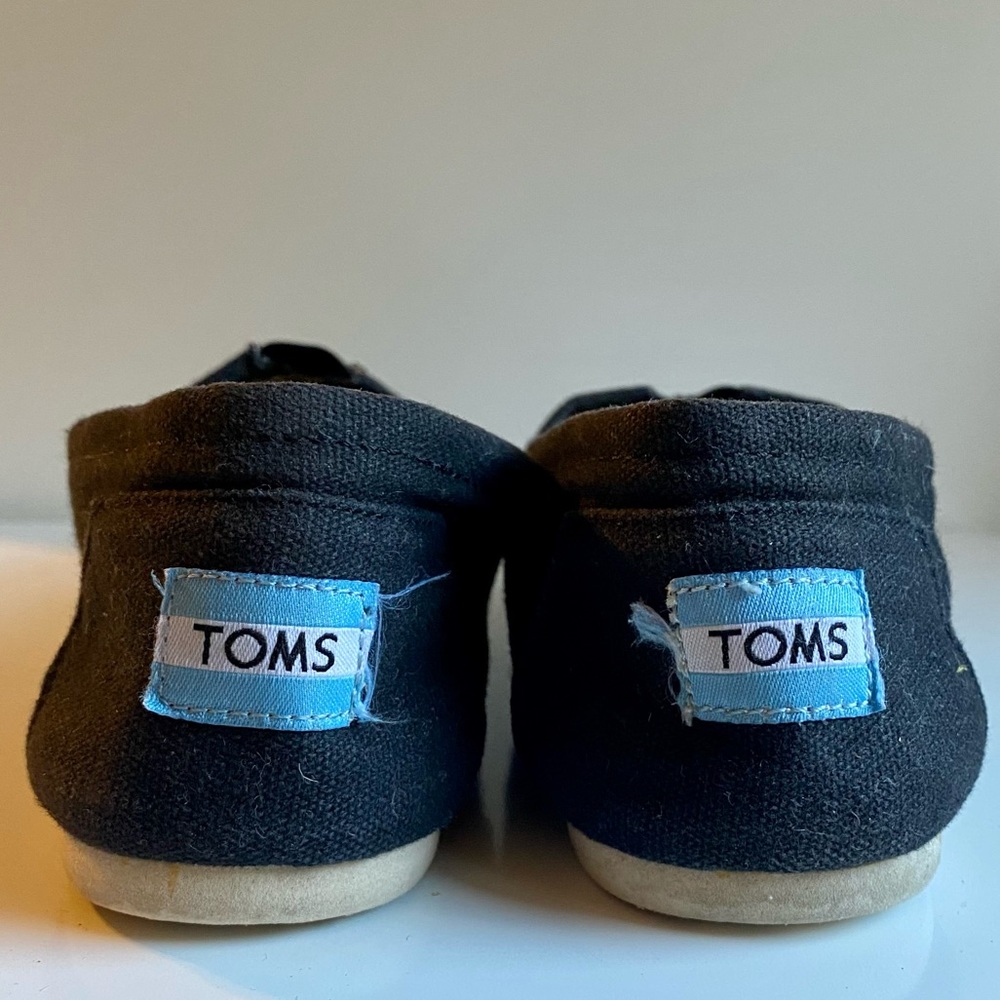 Black TOMS Size 8 - Picture 6 of 8